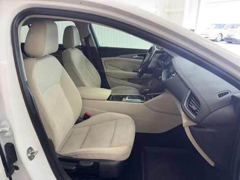 Used 2018 Buick Regal Preferred w/ Sights and Sounds Package image 10