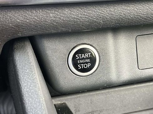 Used 2023 Nissan Rogue SV image 31