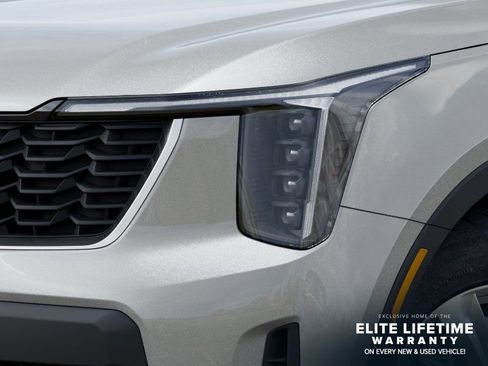 New 2026 Kia Sorento LX FWD image 11