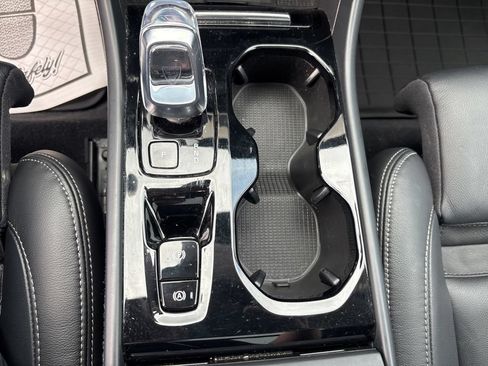 Certified 2023 Volvo XC40 B5 Plus w/ Climate Package AWD/4WD image 24