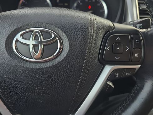Used 2017 Toyota Highlander XLE image 16