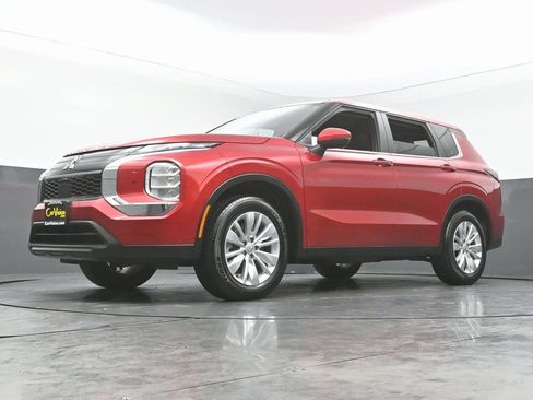 Used 2025 Mitsubishi Outlander ES image 49