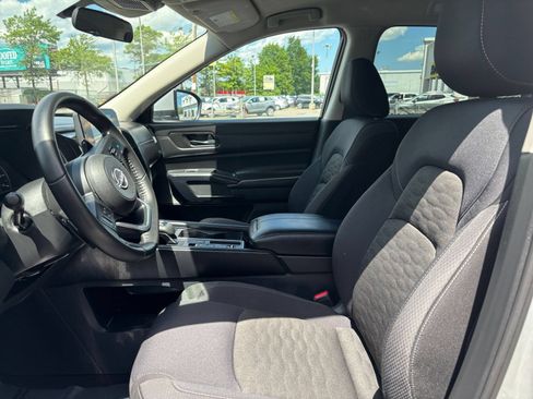 Used 2025 Nissan Pathfinder SV FWD image 25
