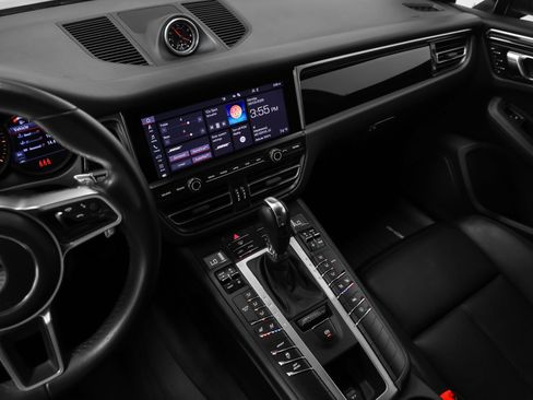 Certified 2021 Porsche Macan AWD/4WD image 30
