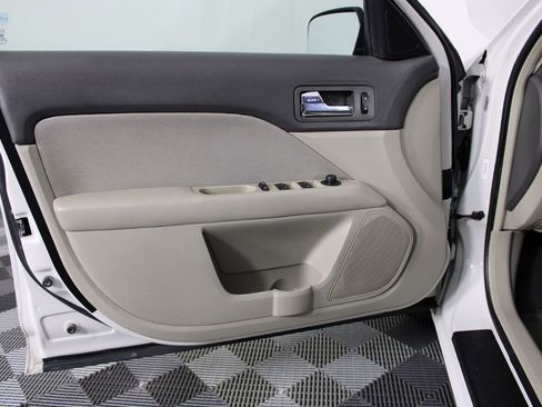 Used 2010 Ford Fusion SE FWD image 11