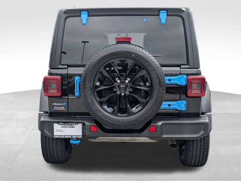 Used 2023 Jeep Wrangler Unlimited Sahara w/ Cold Weather Group AWD/4WD image 5