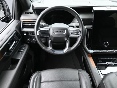 Used 2025 GMC Yukon Denali image 13