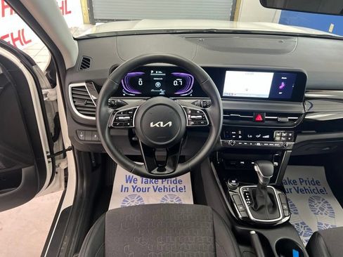 Certified 2025 Kia Seltos S FWD image 27