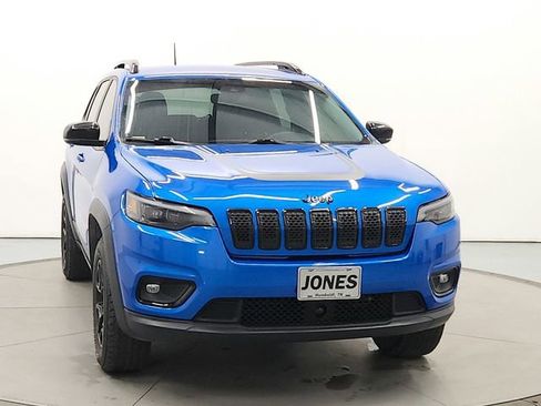 Used 2022 Jeep Cherokee Latitude image 2