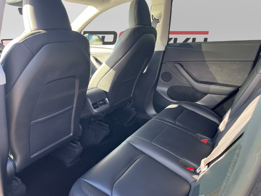 Used 2025 Tesla Model Y Long Range RWD image 17