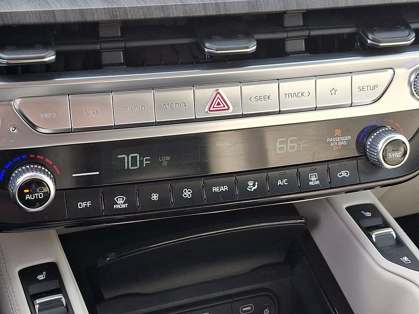 Used 2024 Kia Telluride SX Prestige AWD/4WD image 17
