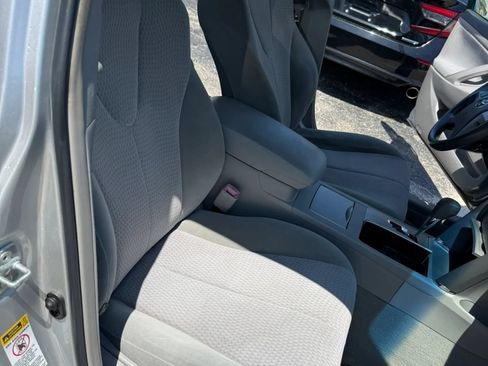Used 2011 Toyota Camry LE FWD image 18