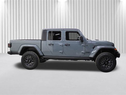 New 2025 Jeep Gladiator Sport image 2