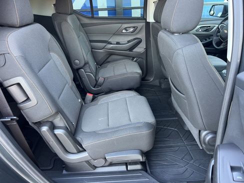 Used 2021 Chevrolet Traverse LT image 20