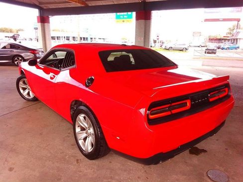 Used 2018 Dodge Challenger SXT RWD image 4
