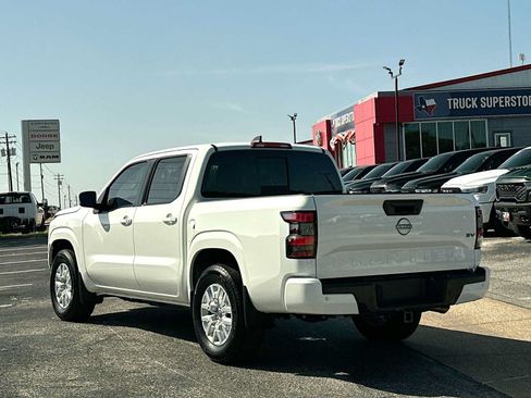 Used 2024 Nissan Frontier SV w/ SV Convenience Package RWD image 13