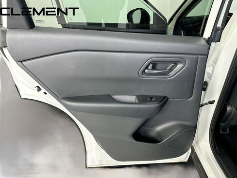 Used 2024 Nissan Rogue S image 28