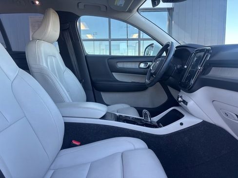 Used 2019 Volvo XC40 T5 Inscription image 12