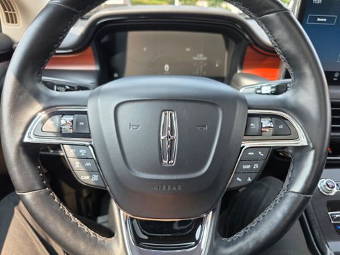 Used 2022 Lincoln Nautilus Reserve w/ Equipment Group 202A AWD/4WD image 14