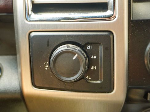 Used 2015 Ford F150 Platinum w/ Equipment Group 701A Luxury image 33