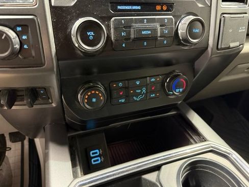 Used 2019 Ford F250 XLT w/ XLT Premium Package AWD/4WD image 18