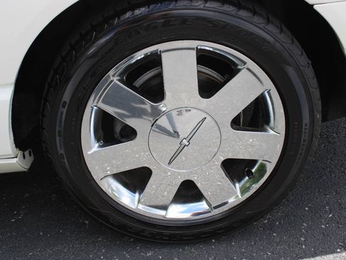 Used 2002 Ford Thunderbird Deluxe RWD image 9