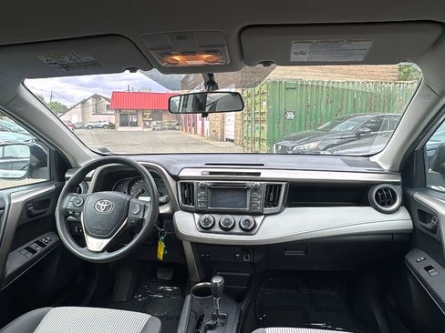 Used 2015 Toyota RAV4 LE AWD/4WD image 19