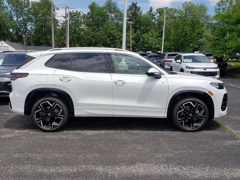 New 2026 Volkswagen Tiguan SEL R-Line AWD/4WD image 2