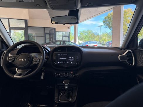 Used 2025 Kia Soul LX w/ LX Technology Package image 28