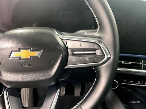 Used 2025 Chevrolet Equinox EV LT w/ Convenience Package image 23