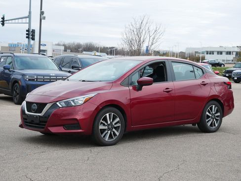 Used 2021 Nissan Versa SV image 2