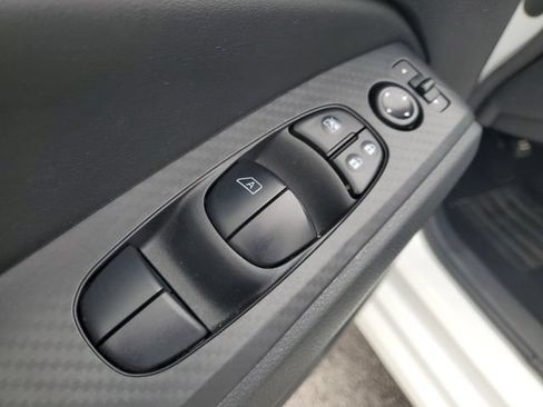 Used 2025 Nissan Altima 2.5 SV FWD image 25