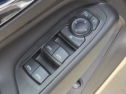 Used 2021 Chevrolet Equinox LT FWD image 25