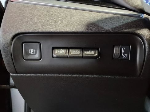 Used 2023 Buick Enclave Avenir w/ Avenir Technology Package AWD/4WD image 21