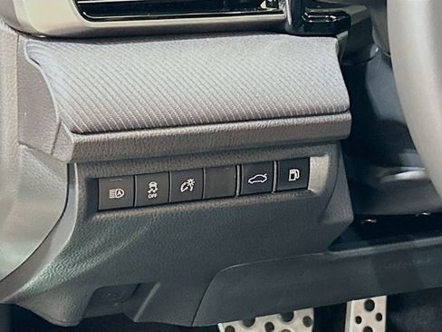 New 2026 Toyota Camry Hybrid FWD image 8