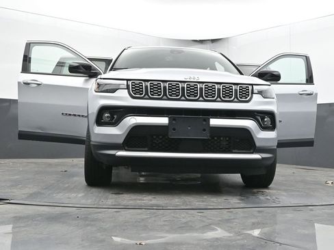 Used 2025 Jeep Compass Limited AWD/4WD image 71