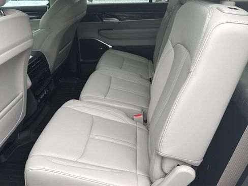 Used 2024 Jeep Wagoneer 4WD w/ Premium Group I image 20