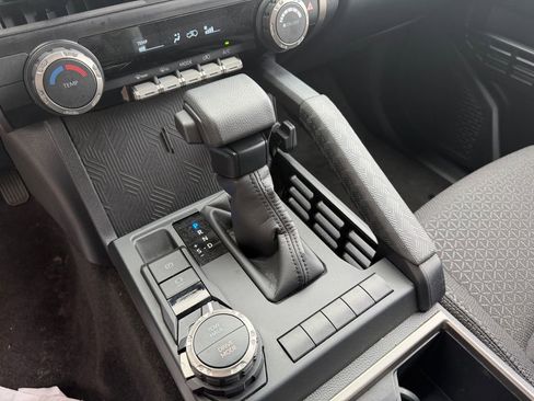Used 2025 Toyota 4Runner SR5 AWD/4WD image 18
