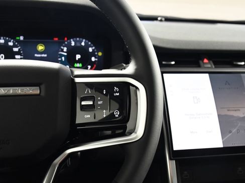 Used 2025 Land Rover Discovery Sport S image 30