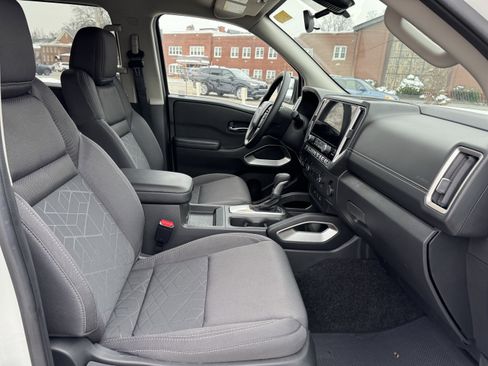 Certified 2025 Nissan Frontier SV image 37