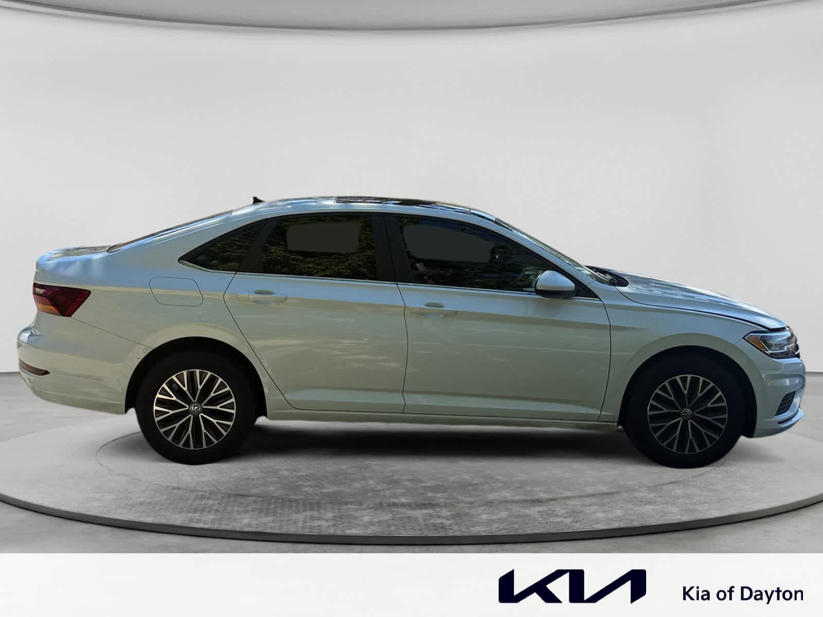 Used 2019 Volkswagen Jetta SE w/ Cold Weather Package FWD image 4