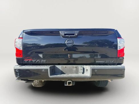 Used 2019 Nissan Titan SV w/ SV Convenience Package RWD image 5