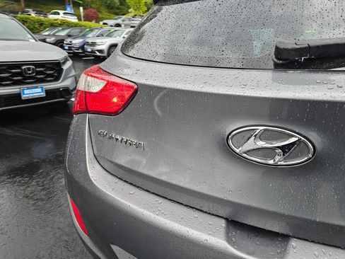 Used 2016 Hyundai Elantra GT w/ Option Group 02 FWD image 17