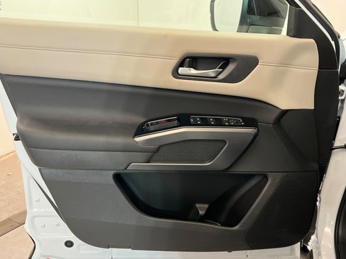 New 2026 Nissan Pathfinder SL image 14