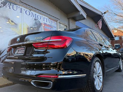 Used 2018 BMW 740i xDrive image 3