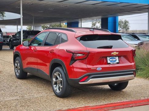 New 2026 Chevrolet Trax LT w/ Driver Confidence Package image 5