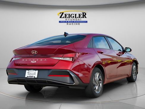 Certified 2024 Hyundai Elantra SEL FWD image 7