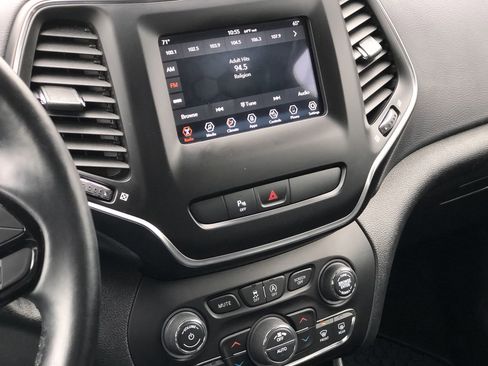 Used 2020 Jeep Cherokee Latitude Plus image 20