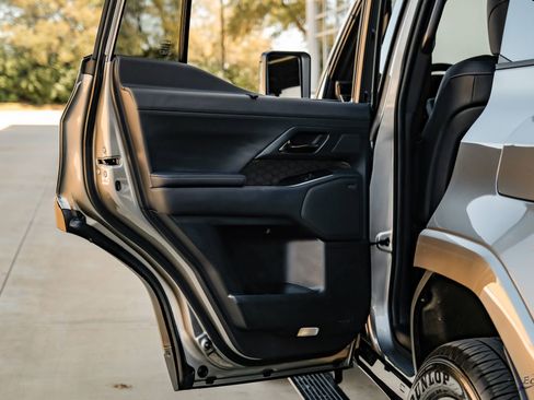 Used 2025 Lexus GX 550 w/ Accessory Package (2T) image 94