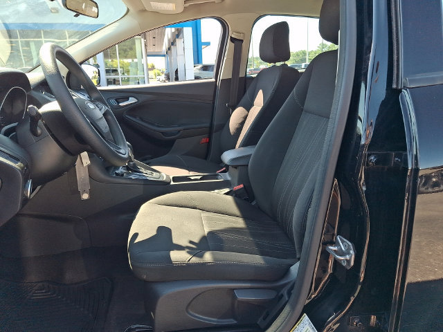 Used 2018 Ford Focus SE w/ SE Appearance Package FWD image 13